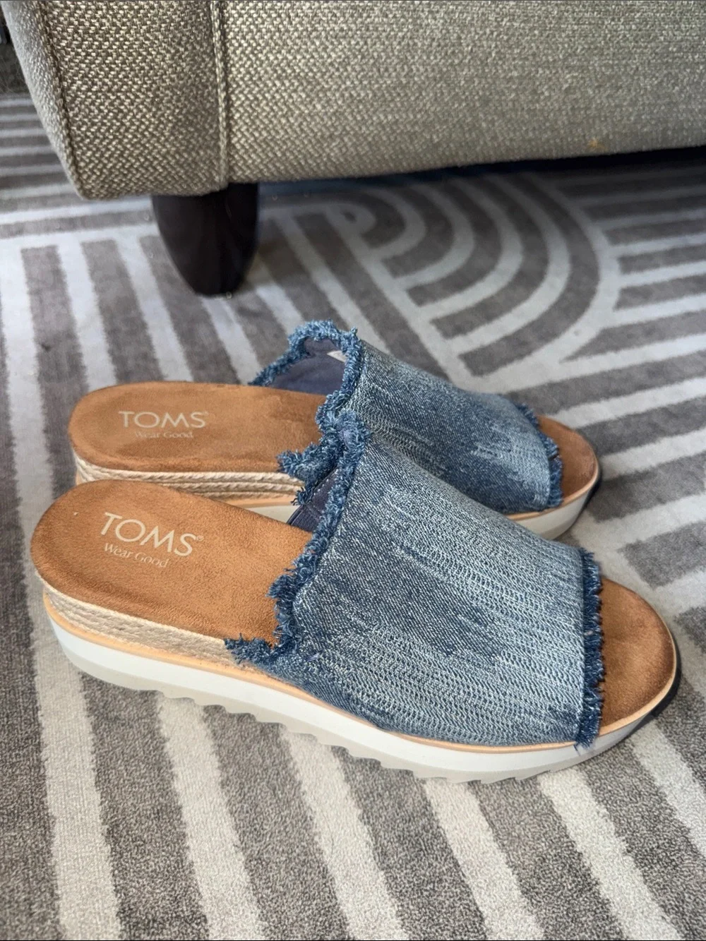 TOMS Denim Frayed Slide Mules in Light Blue - Picture 1 of 4